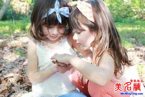 双胞胎女孩名字大全及起名方法
